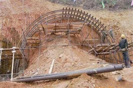 石碌镇钢花管锚杆施工